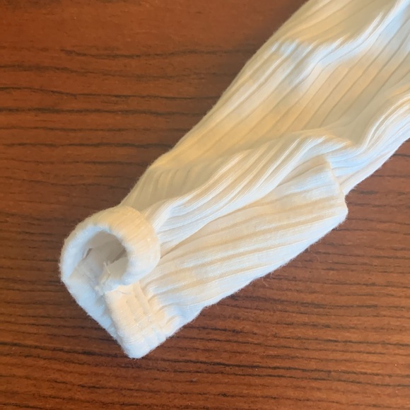 Lou Lou and Company cove ribbed knotted gown - Picture 4 of 10